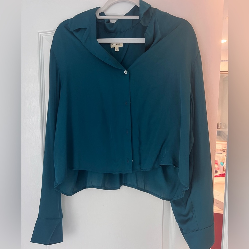 Donni. Silly cropped button down color peacock size xL never worn